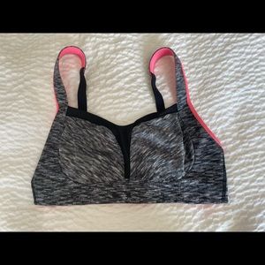 🍋LULULEMON TATA TAMER SIZE 34DD